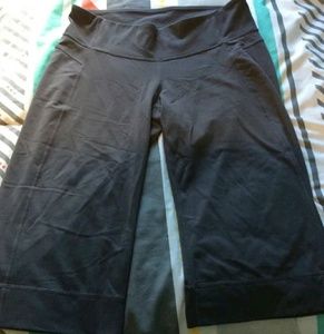 Lululemon black loos fitting size 8